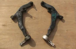 Рычаг передний правый нижний для Nissan Murano 2002 года на фотографиях