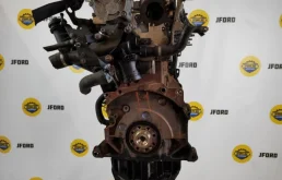 Двигатель без навесного для Ford Kuga 2012 года на фотографиях