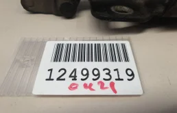 Петля капота правая для BMW X3 2010 года на фотографиях