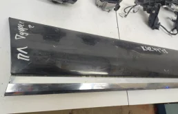 Накладка двери багажника для Volkswagen Touareg 2010 года на фотографиях