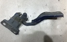 Петля капота правая для Nissan X-Trail на фотографиях