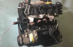 Двигатель без навесного для Opel Astra 2003 года на фотографиях