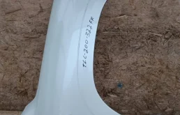 Крыло правое для Toyota Land Cruiser 2008 года на фотографиях