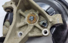 Кулак задний левый для Volkswagen Tiguan 2015 года на фотографиях