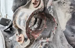 Подрамник двигателя для Mercedes-Benz S class 2011 года на фотографиях