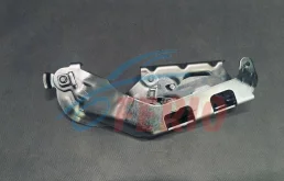 Петля капота правая для Mercedes-Benz C class 2014 года на фотографиях