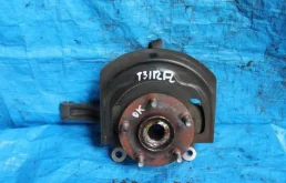 Кулак поворотный левый для Nissan X-Trail 2012 года на фотографиях