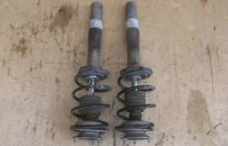 Амортизатор передний правый для BMW 5er 2010 года на фотографиях