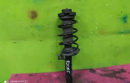 Амортизатор передний правый для Volkswagen Tiguan 2012 года на фотографиях