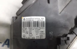 Фара правая для Mercedes-Benz S class 2005 года на фотографиях