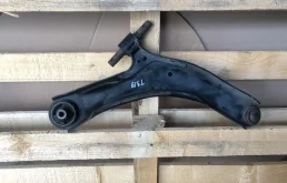 Рычаг передний левый верхний для Nissan X-Trail 2010 года на фотографиях