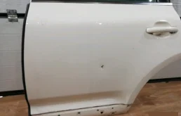 Дверь задняя левая для Volkswagen Touareg 2003 года на фотографиях