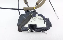 Замок передней левой двери для Nissan X-Trail 2018 года на фотографиях