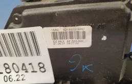 Уплотнитель передней правой двери для Volkswagen Touareg 2008 года на фотографиях