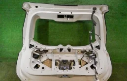 Крышка багажника для Nissan X-Trail 2015 года на фотографиях