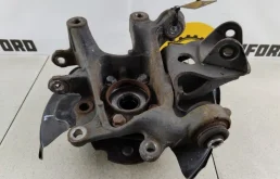 Кулак задний левый для Toyota RAV4 2010 года на фотографиях