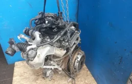 Двигатель для Nissan Pathfinder 2005 года на фотографиях