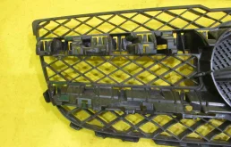 Решетка радиатора для Mercedes-Benz GLK class 2015 года на фотографиях