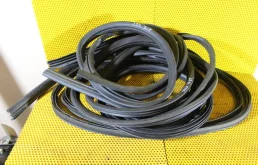 Уплотнитель передней левой двери для Nissan Qashqai на фотографиях