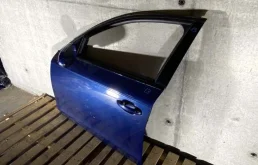 Дверь передняя левая для Audi A4 2011 года на фотографиях