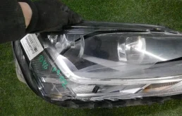 Фара правая для Volkswagen Jetta 2015 года на фотографиях