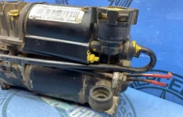 Компрессор пневмоподвески передний для Mercedes-Benz S class 2004 года на фотографиях