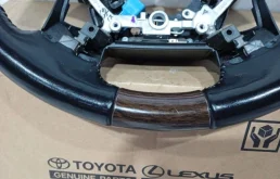 Руль для Toyota Land Cruiser 2021 года на фотографиях