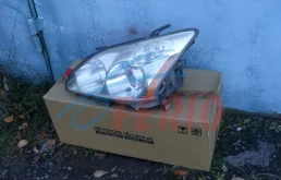 Фара левая для Lexus RX 2005 года на фотографиях