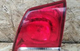 Фонарь внутренний правый для Toyota Land Cruiser 2008 года на фотографиях