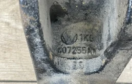 Кулак поворотный левый для Volkswagen Tiguan 2011 года на фотографиях