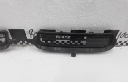 Решетка переднего бампера для Toyota RAV4 2010 года на фотографиях