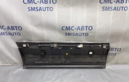 Молдинг двери задний левый для Volkswagen Touareg 2011 года на фотографиях