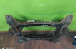 Подрамник двигателя для Volkswagen Touareg 2004 года на фотографиях