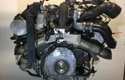 Двигатель для Audi A6 2001 года на фотографиях