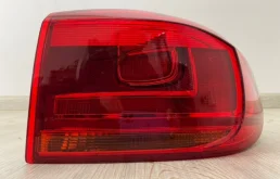 Фонарь внешний правый для Volkswagen Tiguan 2010 года на фотографиях