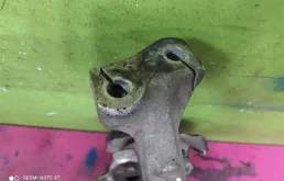 Кулак поворотный левый для Audi A6 2012 года на фотографиях