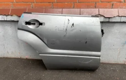 Двери для Subaru Forester 2004 года на фотографиях