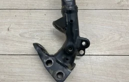 Подрамник двигателя для Audi A6 2018 года на фотографиях