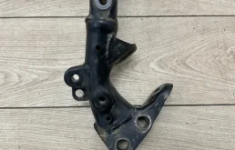 Подрамник двигателя для Audi A6 2018 года на фотографиях