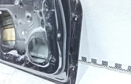 Дверь багажника для Porsche Macan 2023 года на фотографиях