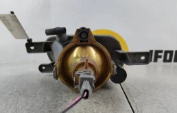 Противотуманка (ПТФ) передняя левая для Volvo XC90 2004 года на фотографиях