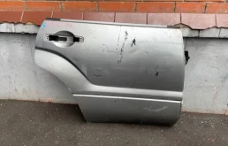 Двери для Subaru Forester 2004 года на фотографиях