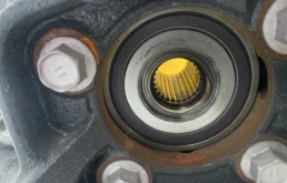 Цапфа задняя левая для Lexus RX на фотографиях