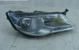 Фара правая для Volkswagen Tiguan 2010 года на фотографиях