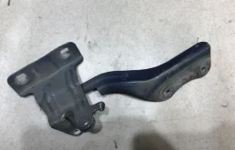 Петля капота правая для Nissan X-Trail на фотографиях