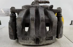 Суппорт передний левый для Lexus RX 2011 года на фотографиях