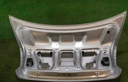 Крышка багажника для Volkswagen Polo 2015 года на фотографиях