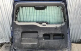 Крышка багажника для Honda CR-V 2003 года на фотографиях