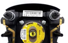 Подушка безопасности водителя для Nissan X-Trail 2018 года на фотографиях