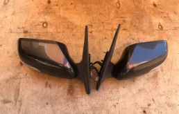 Стекла и зеркала для Suzuki Grand Vitara 2015 года на фотографиях